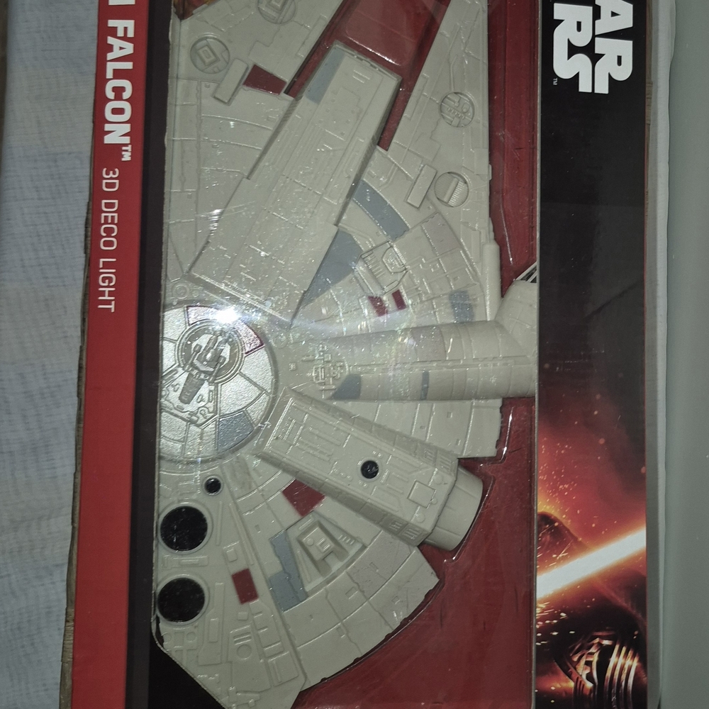 Disney Sealed STAR WARS Millennium Falcon 3D Deco LED Light FX Unopened in Box